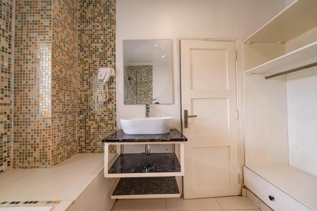 Villa Magnum دوالا المظهر الخارجي الصورة